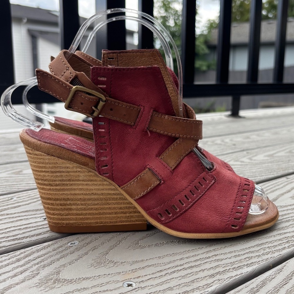 Miz Mooz Kipling Red Leather Open Toe Wedge Heel Slingback Buckle Sandals Sz 5.5